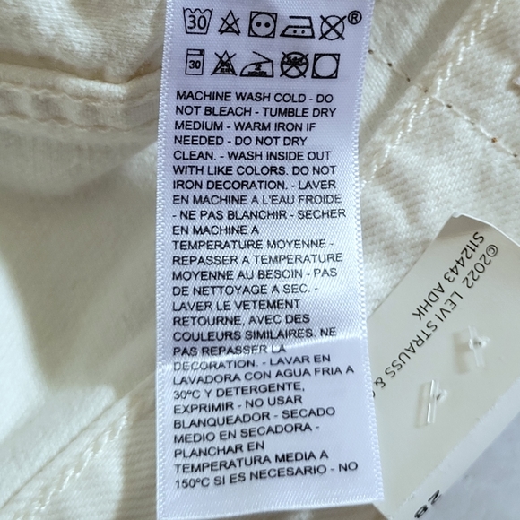 Levi's 501 '90s "Love"💚🩷 Shorts - NWT - Picture 8 of 16